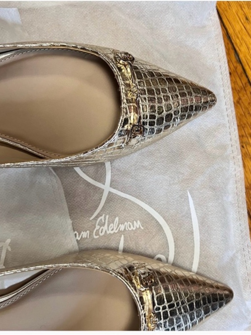 Sam Edelman Pointed Toe Metallic Croc Flats in Champagne Gold size 8 New - Picture 2 of 3